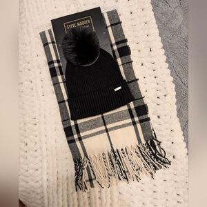 NWT Steve Madden Scarf and Hat Gift Set